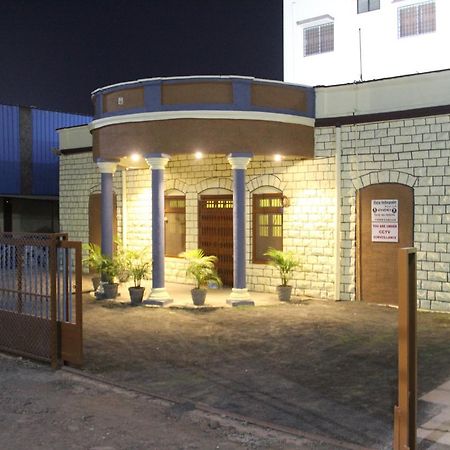 Yuvraj Lodge Osmanabad Екстериор снимка