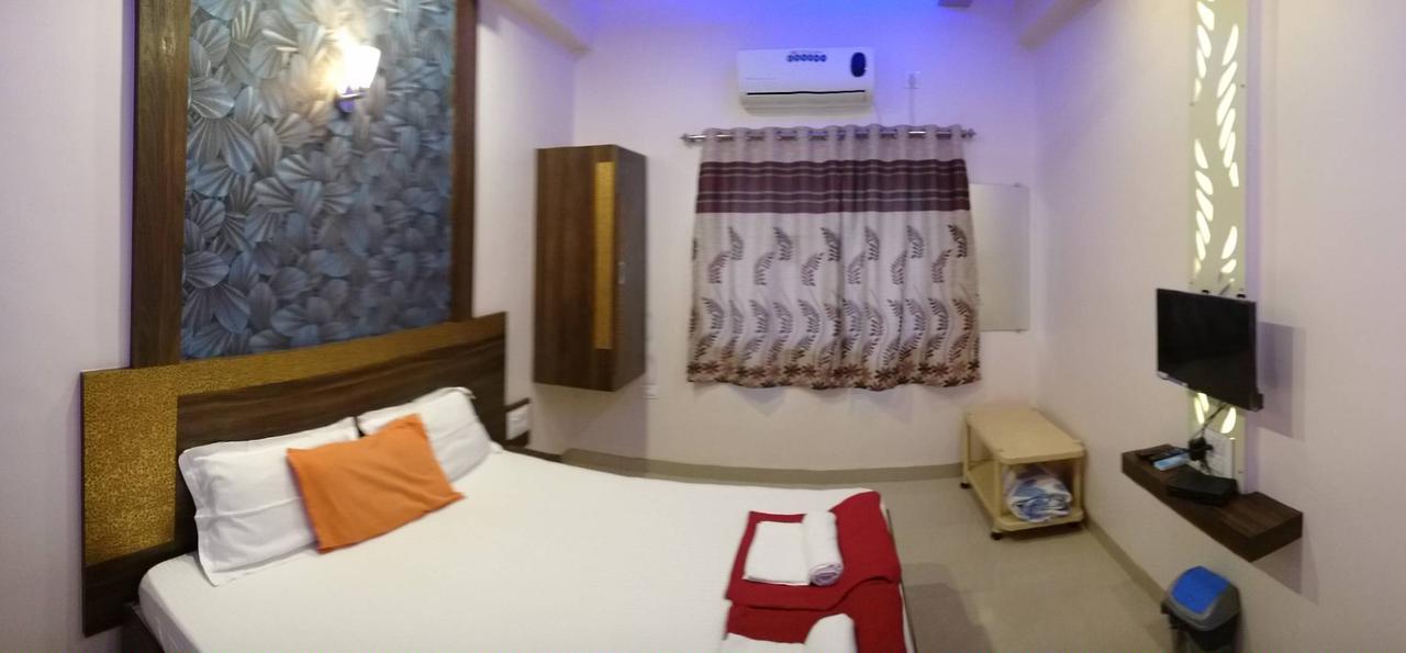Yuvraj Lodge Osmanabad Екстериор снимка