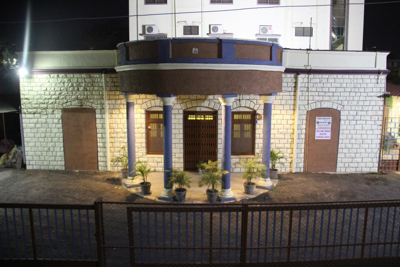 Yuvraj Lodge Osmanabad Екстериор снимка