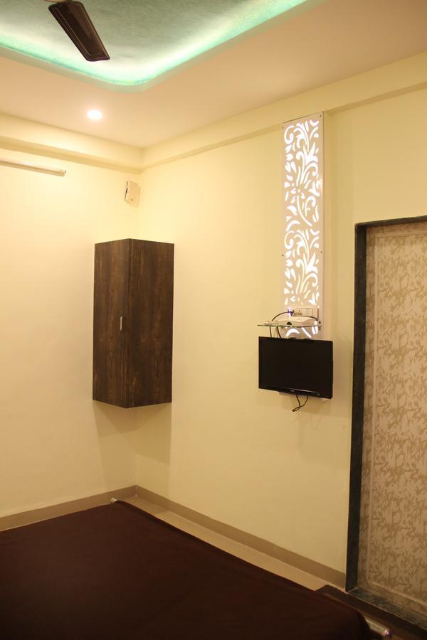 Yuvraj Lodge Osmanabad Екстериор снимка