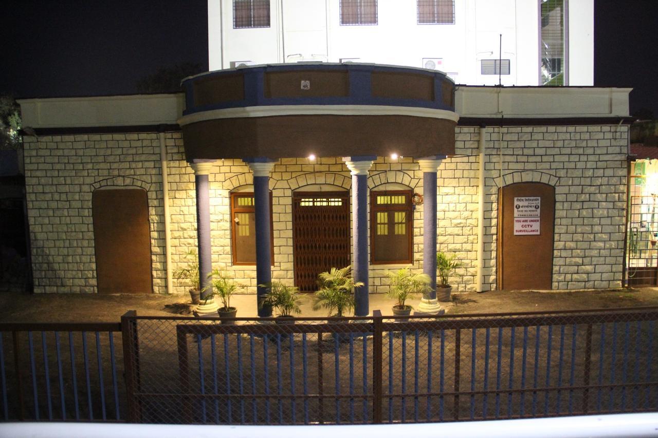 Yuvraj Lodge Osmanabad Екстериор снимка