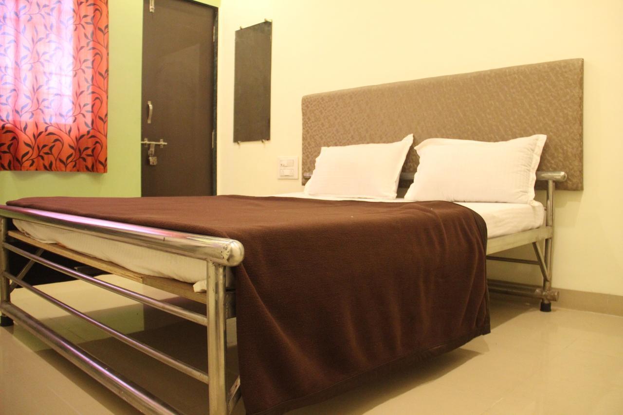 Yuvraj Lodge Osmanabad Екстериор снимка
