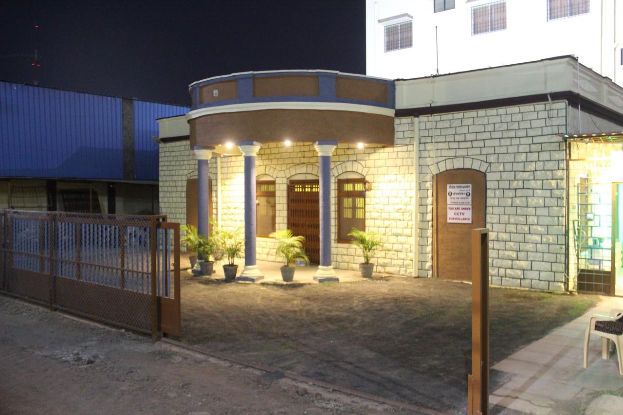 Yuvraj Lodge Osmanabad Екстериор снимка