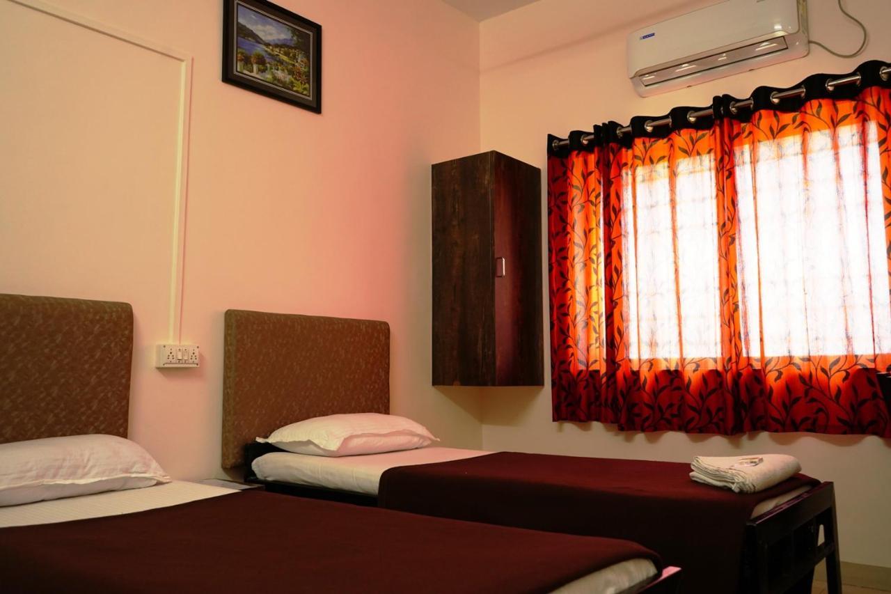 Yuvraj Lodge Osmanabad Екстериор снимка