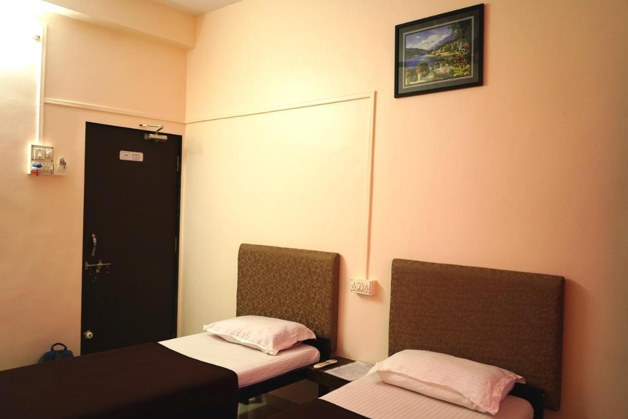 Yuvraj Lodge Osmanabad Екстериор снимка