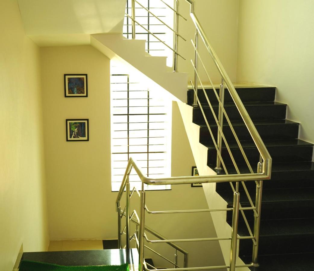 Yuvraj Lodge Osmanabad Екстериор снимка