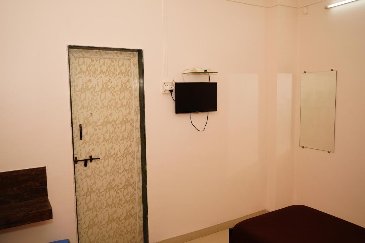 Yuvraj Lodge Osmanabad Екстериор снимка