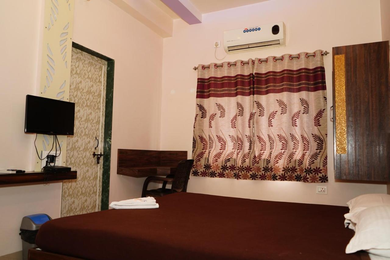 Yuvraj Lodge Osmanabad Екстериор снимка
